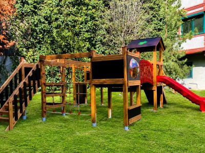 Wooden climbing and balance course — Elysee