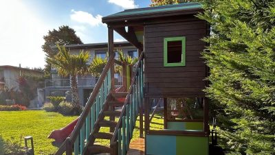 Raised wooden playhouse — Elysee