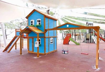 Wooden playhouses and connecting bridges — Elysee