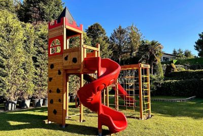 Wooden play castle with red slides — Elysee