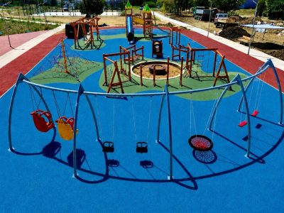 Swing and wooden play area — Elysee