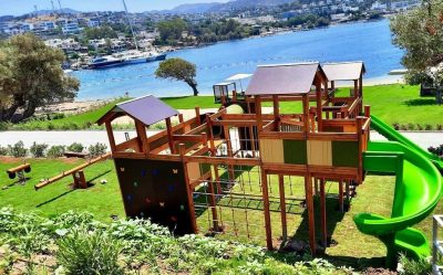 Wooden play area overlooking the sea — Elysee