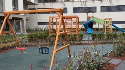 Wooden double swing — Elysee