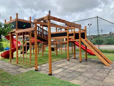 Wooden climbing and balance course — Elysee
