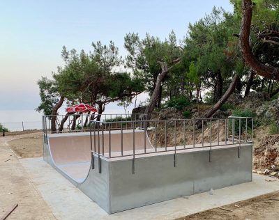 Outdoor skatepark and skate ramps — Elysee