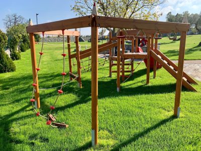 Wooden climbing and balance course — Elysee