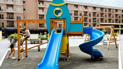 Rocket-themed wooden playground — Elysee