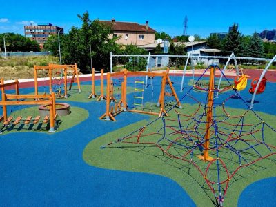 Wooden climbing and balance course — Elysee