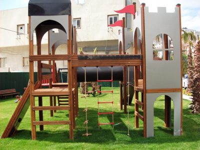 Wooden play castle with grey towers — Elysee