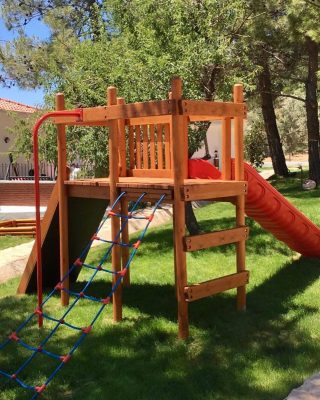 Wooden climbing and balance course — Elysee
