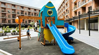 Rocket-themed wooden playground — Elysee