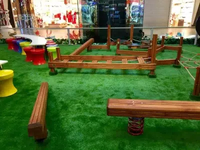 Wooden climbing and balance course — Elysee