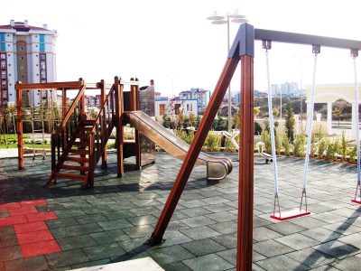 Swing and wooden play area — Elysee